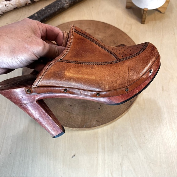 Capeto | Vintage 70’s Wooden Heeled Leather Mules in Brown Size 9 - Picture 10 of 13